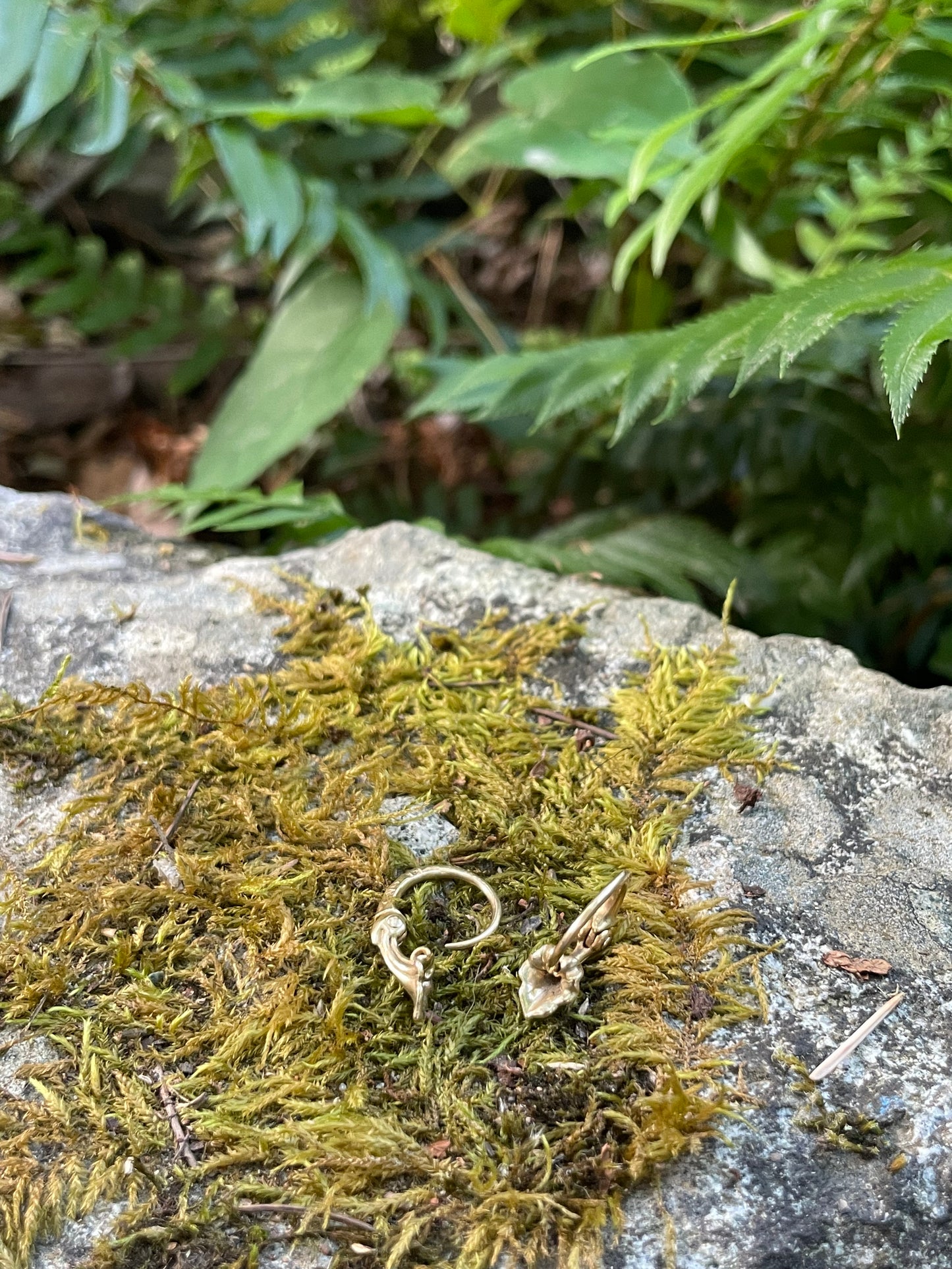 14K Gold Medium Lily Hoop Earrings