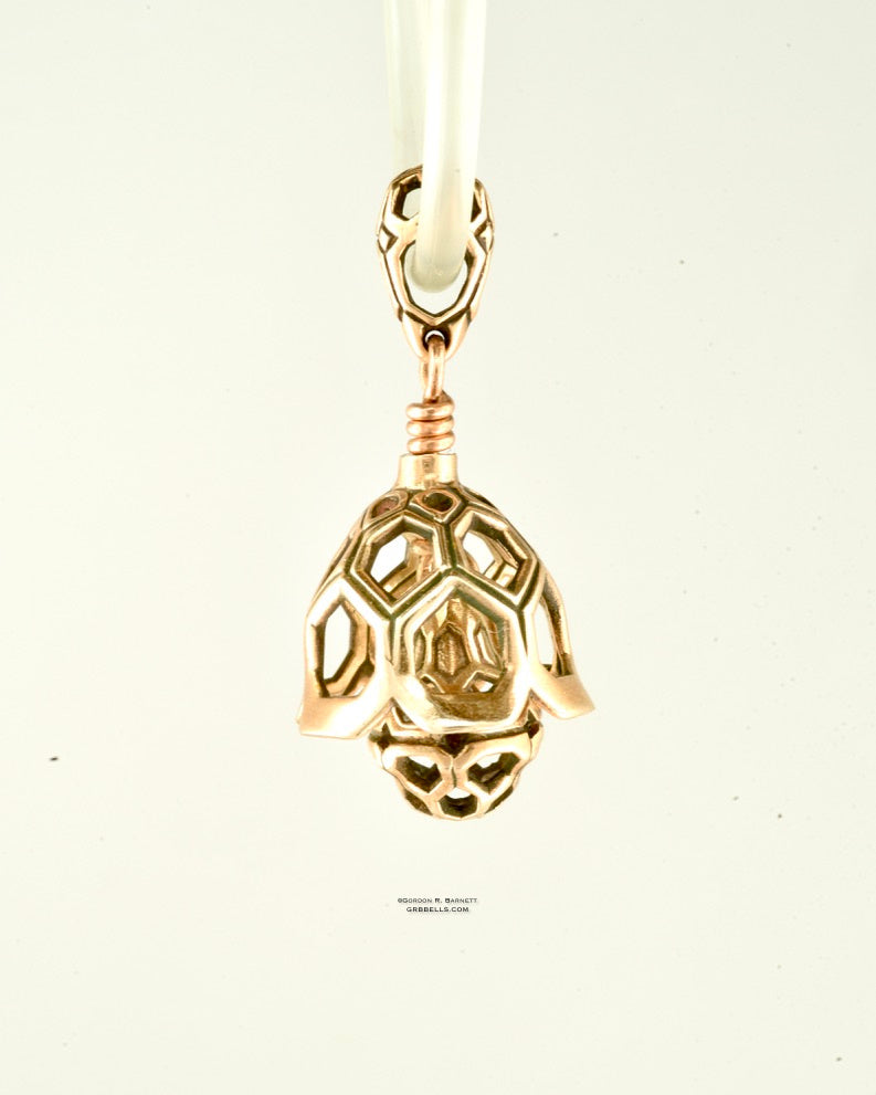 Geo Kiss Bronze